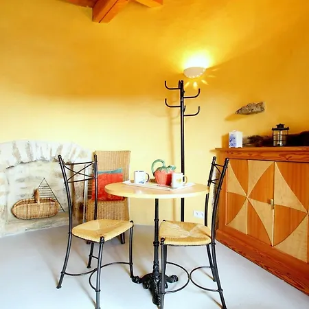 Holiday home Petit Moulin Avec Jardin, Pres Des Moulins Et Eoliennes - Fr-1-582-213 Ally (Haute-Loire)